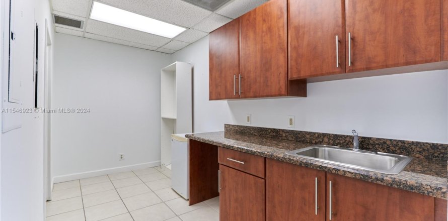 Oficina en Plantation, Florida № 1070412