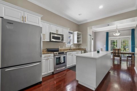 House in Tampa, Florida 2 bedrooms, 130.81 sq.m. № 1781301 - photo 7