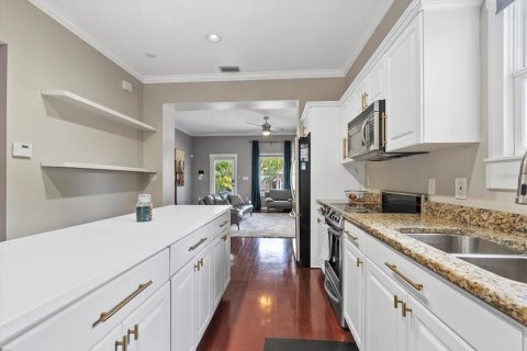House in Tampa, Florida 2 bedrooms, 130.81 sq.m. № 1781301 - photo 13