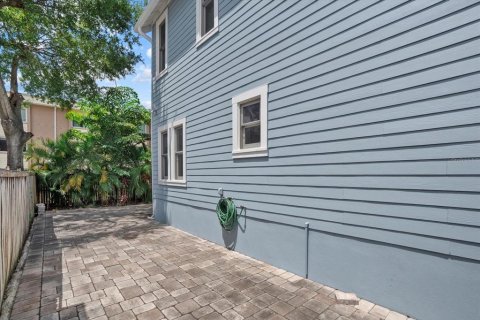 House in Tampa, Florida 2 bedrooms, 130.81 sq.m. № 1781301 - photo 30