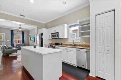 House in Tampa, Florida 2 bedrooms, 130.81 sq.m. № 1781301 - photo 10