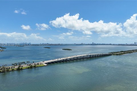 Copropriété à vendre à Miami, Floride: 2 chambres, 110.18 m2 № 1703067 - photo 17