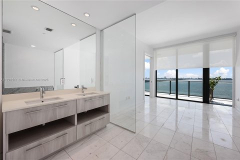 Copropriété à vendre à Miami, Floride: 2 chambres, 110.18 m2 № 1703067 - photo 11