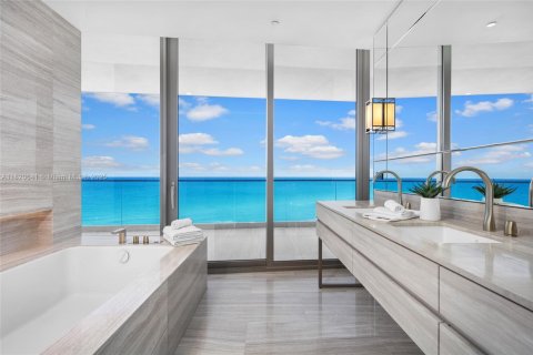 Condo in Sunny Isles Beach, Florida, 4 bedrooms  № 1779203 - photo 14