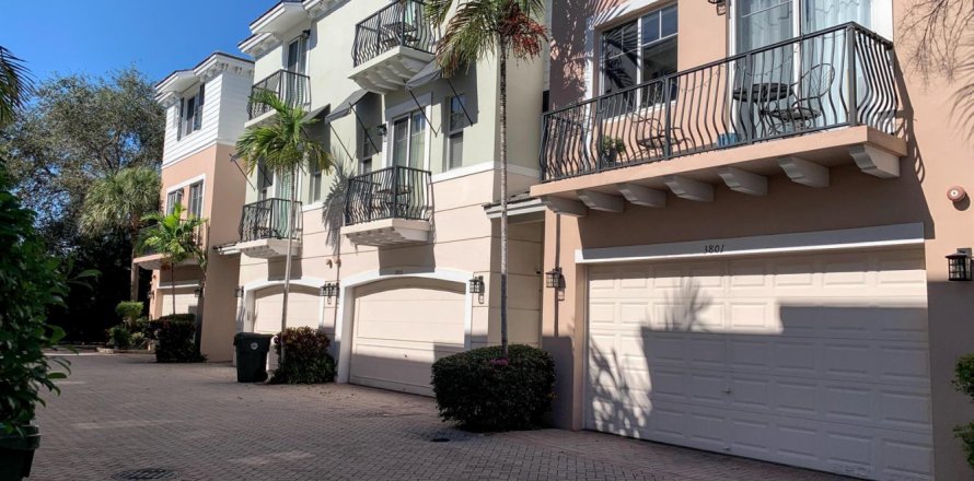 Townhouse in Boca Raton, Florida 3 bedrooms, 216.83 sq.m. № 2172570