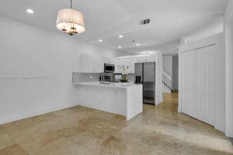 House in Pembroke Pines, Florida 3 bedrooms № 1891432 - photo 18