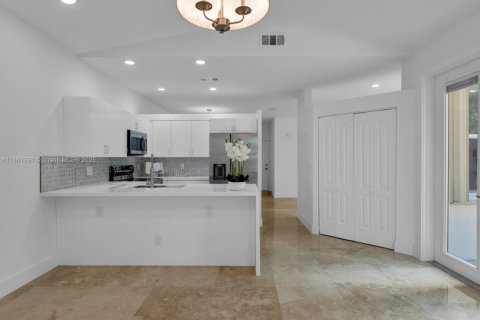 House in Pembroke Pines, Florida 3 bedrooms № 1891432 - photo 19