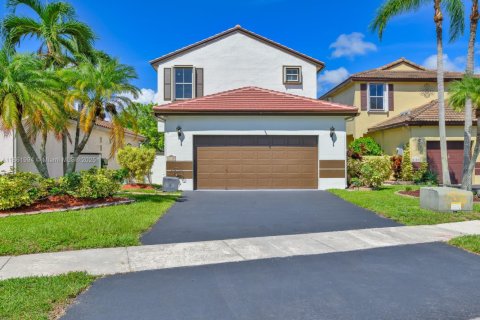 House in Pembroke Pines, Florida 3 bedrooms № 1891432 - photo 2