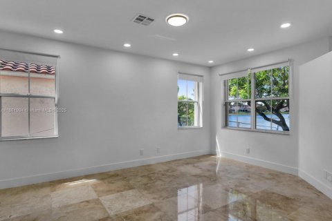 House in Pembroke Pines, Florida 3 bedrooms № 1891432 - photo 9