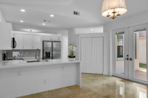 House in Pembroke Pines, Florida 3 bedrooms № 1891432 - photo 16