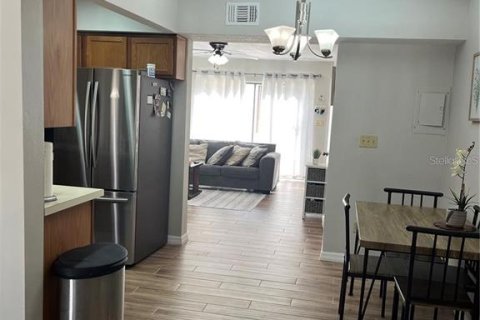 Touwnhouse à vendre à Tampa, Floride: 2 chambres, 104.05 m2 № 2419155 - photo 5