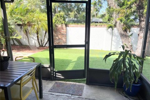 Touwnhouse à vendre à Tampa, Floride: 2 chambres, 104.05 m2 № 2419155 - photo 12