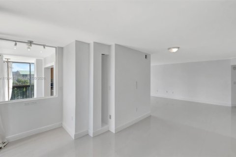 Condominio en alquiler en Miami, Florida, 2 dormitorios, 163.51 m2 № 2066120 - foto 17