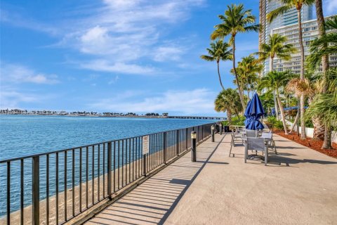 Condominio en alquiler en Miami, Florida, 2 dormitorios, 163.51 m2 № 2066120 - foto 30