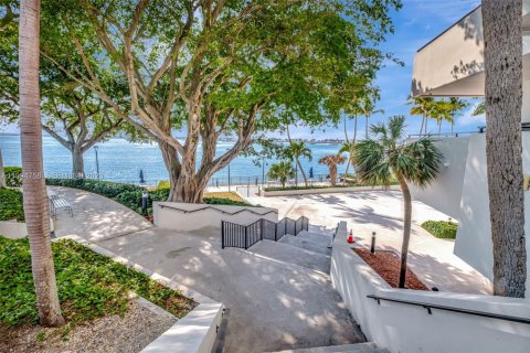 Condominio en alquiler en Miami, Florida, 2 dormitorios, 163.51 m2 № 2066120 - foto 29