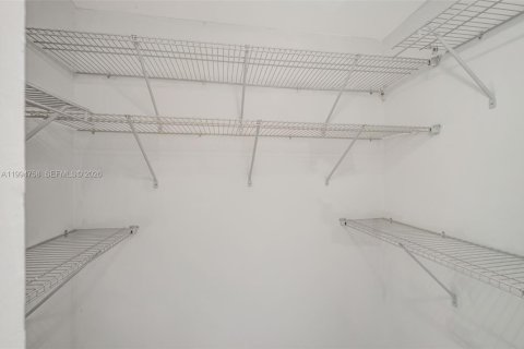 Condominio en alquiler en Miami, Florida, 2 dormitorios, 163.51 m2 № 2066120 - foto 22