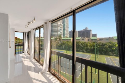 Condominio en alquiler en Miami, Florida, 2 dormitorios, 163.51 m2 № 2066120 - foto 13