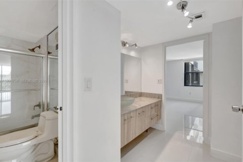Condominio en alquiler en Miami, Florida, 2 dormitorios, 163.51 m2 № 2066120 - foto 23