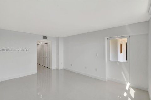 Condominio en alquiler en Miami, Florida, 2 dormitorios, 163.51 m2 № 2066120 - foto 20