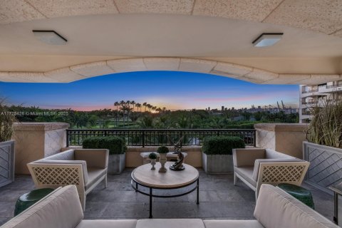 Condo in Miami Beach, Florida, 3 bedrooms  № 1811275 - photo 1