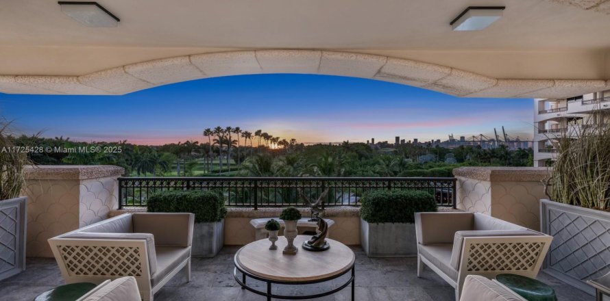 Condo in Miami Beach, Florida, 3 bedrooms № 1811275