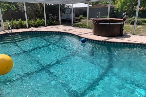 House in Sarasota, Florida 2 bedrooms, 140 sq.m. № 1911149 - photo 3