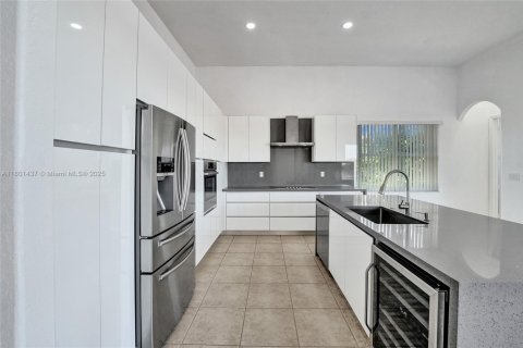 Casa en venta en Miramar, Florida, 4 dormitorios, 232.81 m2 № 1727967 - foto 28