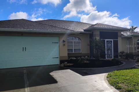 House in Rotonda, Florida 3 bedrooms, 189.15 sq.m. № 1567911 - photo 1