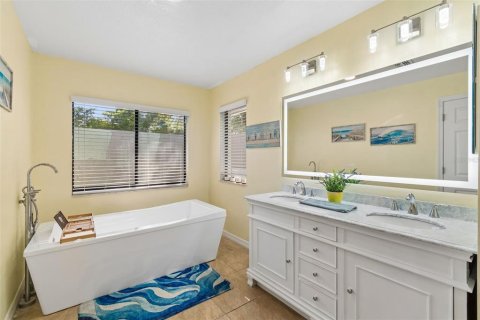 Villa ou maison à vendre à New Port Richey, Floride: 4 chambres, 218.88 m2 № 2140573 - photo 23