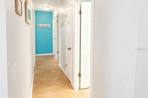 Villa ou maison à vendre à New Port Richey, Floride: 4 chambres, 218.88 m2 № 2140573 - photo 8