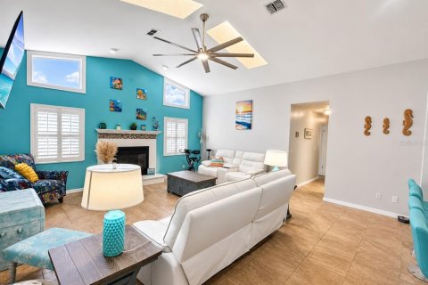 Villa ou maison à vendre à New Port Richey, Floride: 4 chambres, 218.88 m2 № 2140573 - photo 5