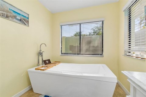 Villa ou maison à vendre à New Port Richey, Floride: 4 chambres, 218.88 m2 № 2140573 - photo 24