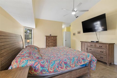 Villa ou maison à vendre à New Port Richey, Floride: 4 chambres, 218.88 m2 № 2140573 - photo 18