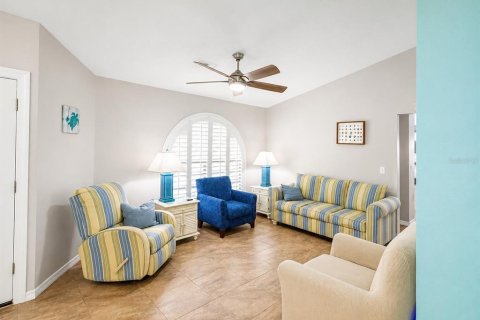 Villa ou maison à vendre à New Port Richey, Floride: 4 chambres, 218.88 m2 № 2140573 - photo 12