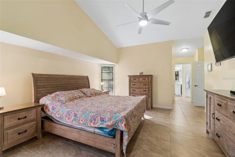 Villa ou maison à vendre à New Port Richey, Floride: 4 chambres, 218.88 m2 № 2140573 - photo 17