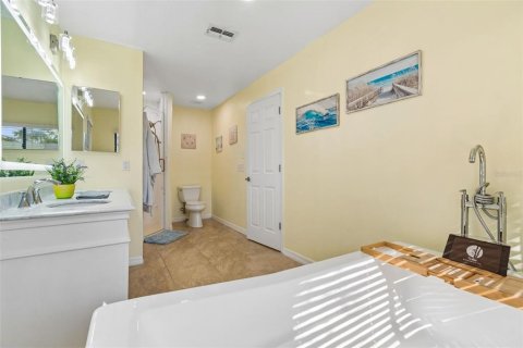 Villa ou maison à vendre à New Port Richey, Floride: 4 chambres, 218.88 m2 № 2140573 - photo 25