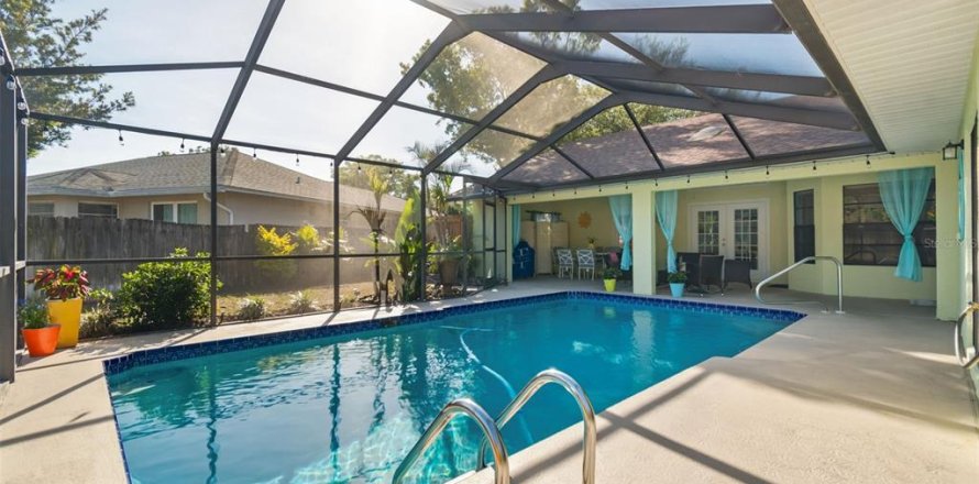 Villa ou maison à New Port Richey, Floride 4 chambres, 218.88 m2 № 2140573