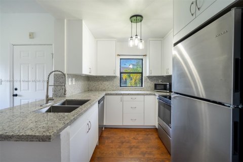 Condo in Sunrise, Florida, 1 bedroom  № 1948843 - photo 4
