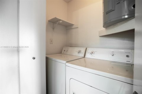 Condo in Sunrise, Florida, 1 bedroom  № 1948843 - photo 17