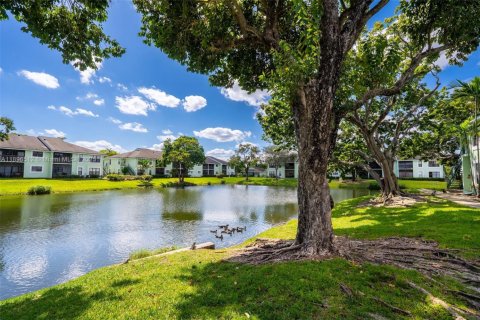 Condo in Sunrise, Florida, 1 bedroom  № 1948843 - photo 21