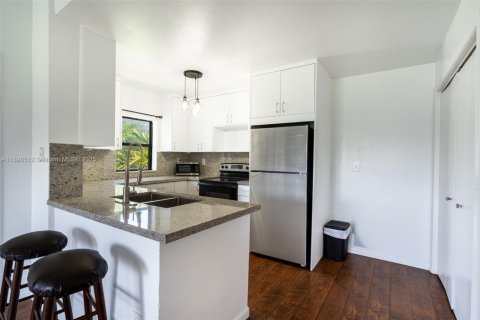 Condo in Sunrise, Florida, 1 bedroom  № 1948843 - photo 6