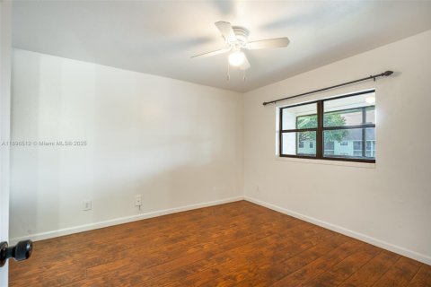 Condo in Sunrise, Florida, 1 bedroom  № 1948843 - photo 13
