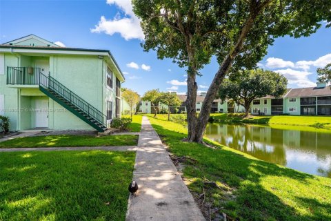 Condo in Sunrise, Florida, 1 bedroom  № 1948843 - photo 25