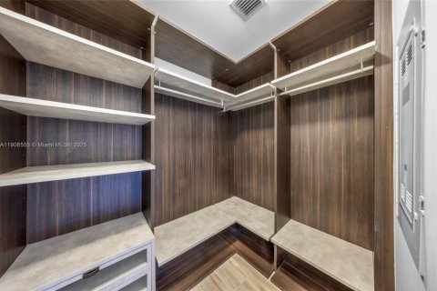 Copropriété à louer à Miami, Floride: 3 chambres, 122.82 m2 № 2056793 - photo 16