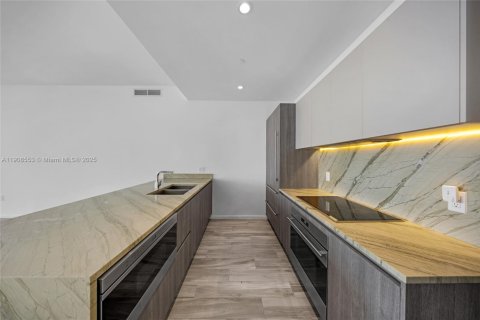 Copropriété à louer à Miami, Floride: 3 chambres, 122.82 m2 № 2056793 - photo 2