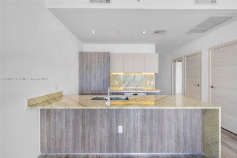 Copropriété à louer à Miami, Floride: 3 chambres, 122.82 m2 № 2056793 - photo 12