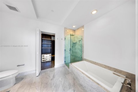 Copropriété à louer à Miami, Floride: 3 chambres, 122.82 m2 № 2056793 - photo 14