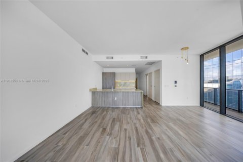 Copropriété à louer à Miami, Floride: 3 chambres, 122.82 m2 № 2056793 - photo 9