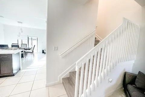 Adosado en venta en Miami, Florida, 3 dormitorios, 157.38 m2 № 1992046 - foto 9