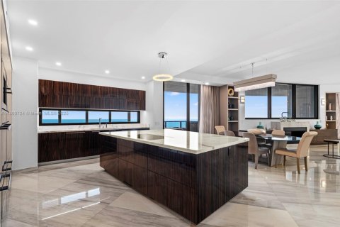 Copropriété à louer à Sunny Isles Beach, Floride: 4 chambres, 385.92 m2 № 1957619 - photo 4